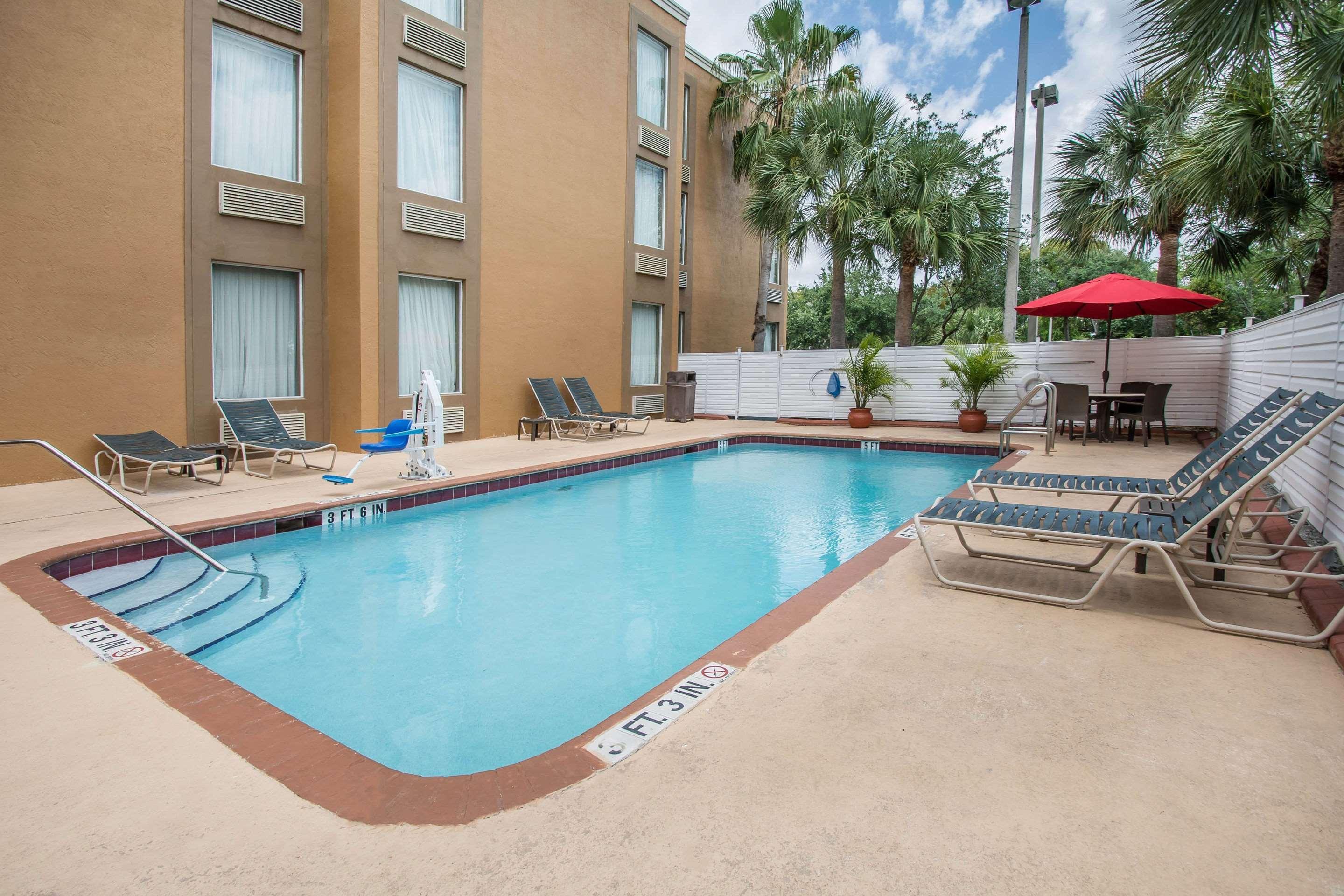 Comfort Inn & Suites Fort Lauderdale West Turnpike Lauderdale Lakes Экстерьер фото